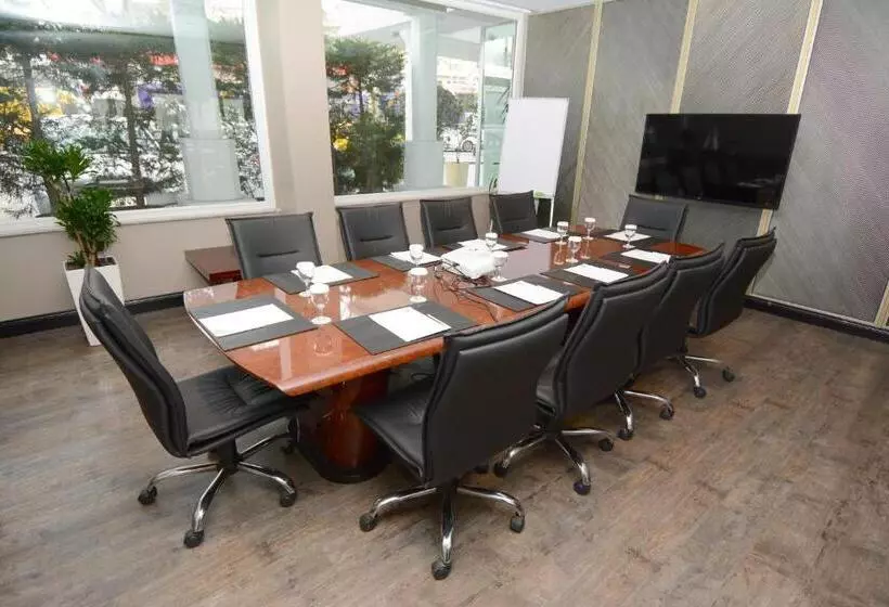 ホテル Holiday Inn Istanbul City, An Ihg