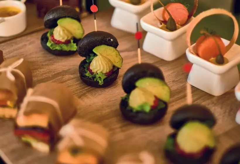 هتل Movenpick Resort Aswan