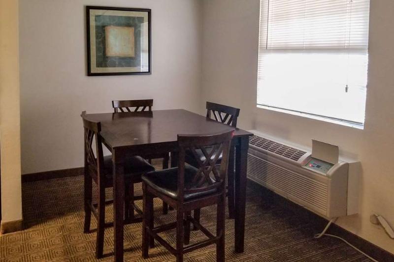 مُتل Clarion Inn