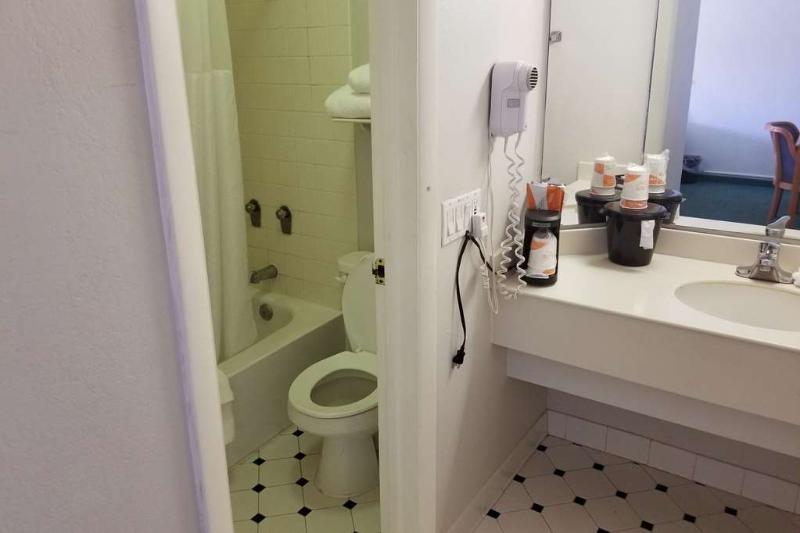 مُتل Clarion Inn