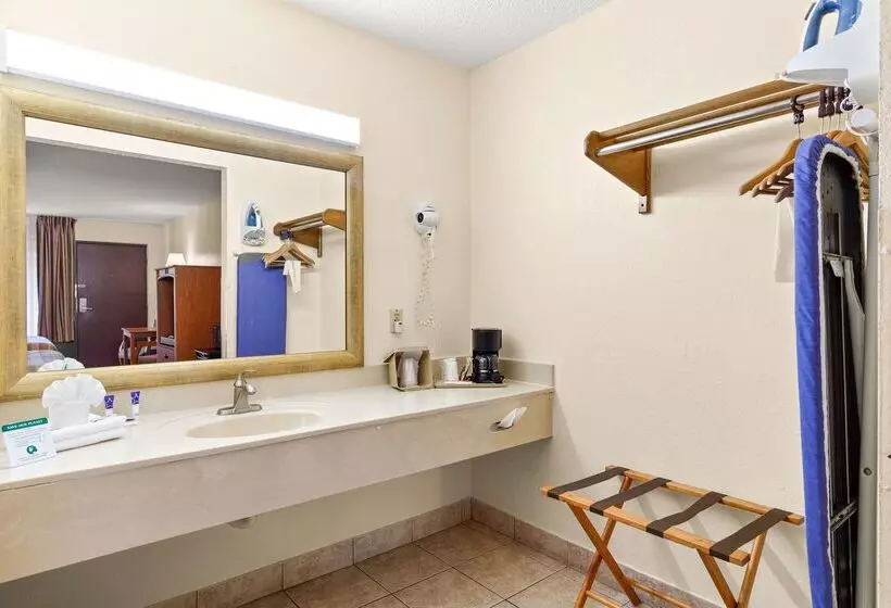 فندق Americas Best Value Inn Ocean Inn