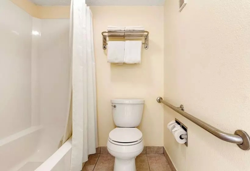 فندق Americas Best Value Inn Ocean Inn