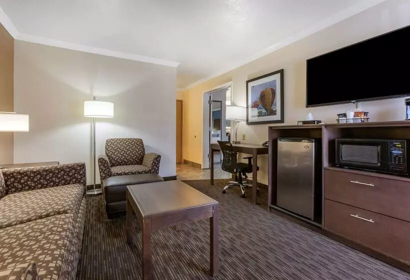 Best Western Airport Albuquerque Innsuites Hotel & Suites