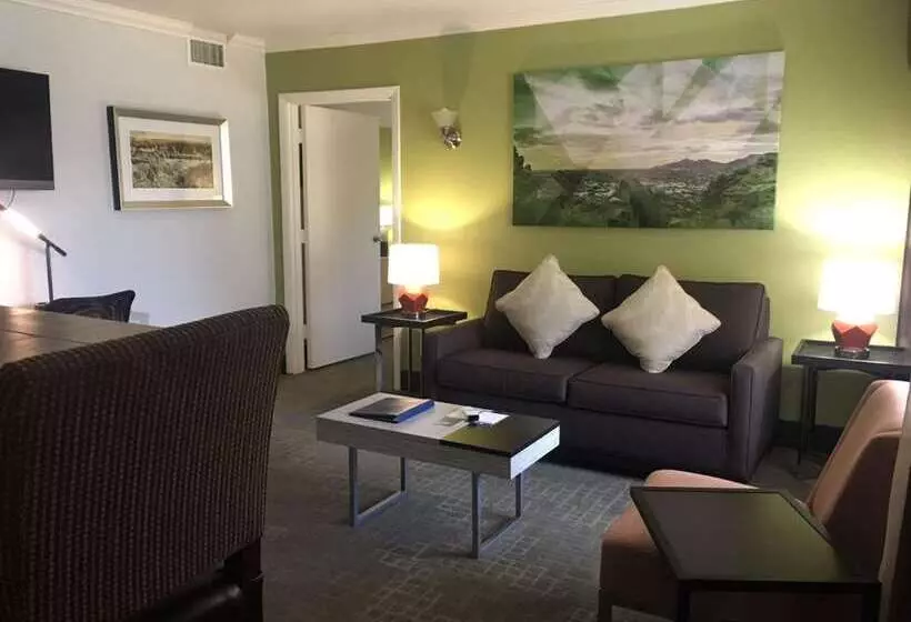 Best Western Innsuites Phoenix Hotel & Suites
