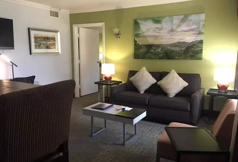 Best Western Innsuites Phoenix Hotel & Suites