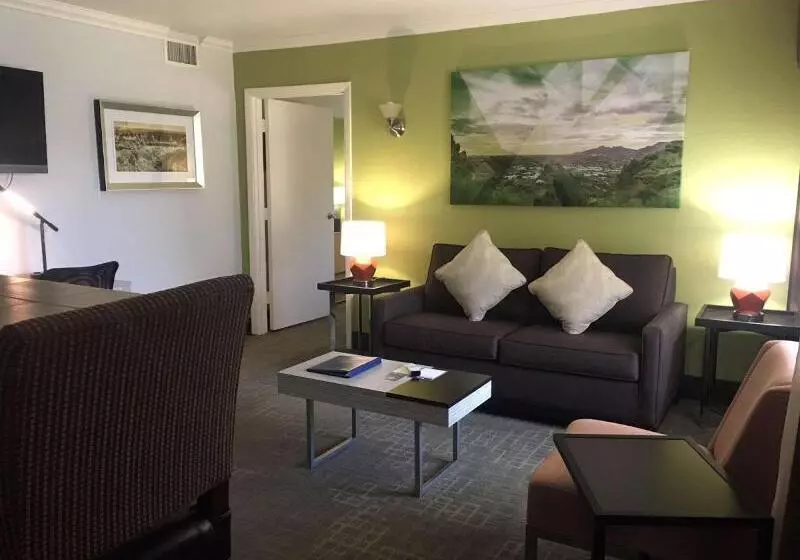 Best Western Innsuites Phoenix Hotel & Suites