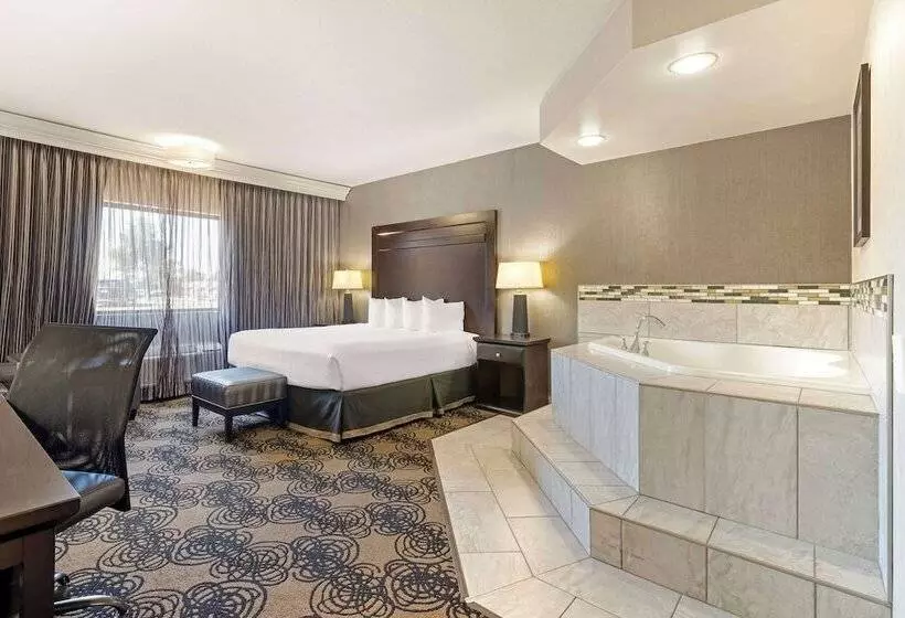 ホテル Best Western Plus Midwest Inn