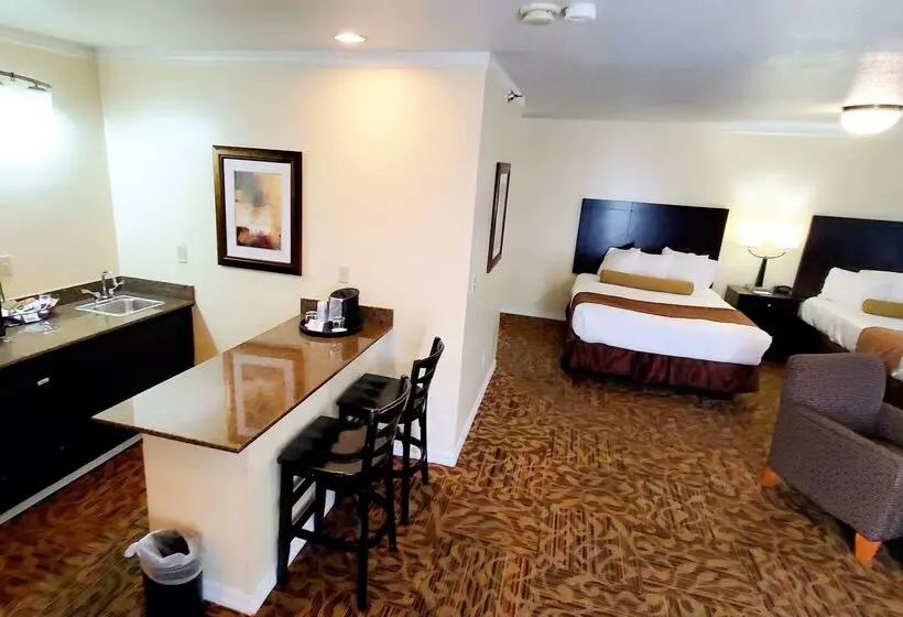 호텔 Best Western Plus Northwoods Inn