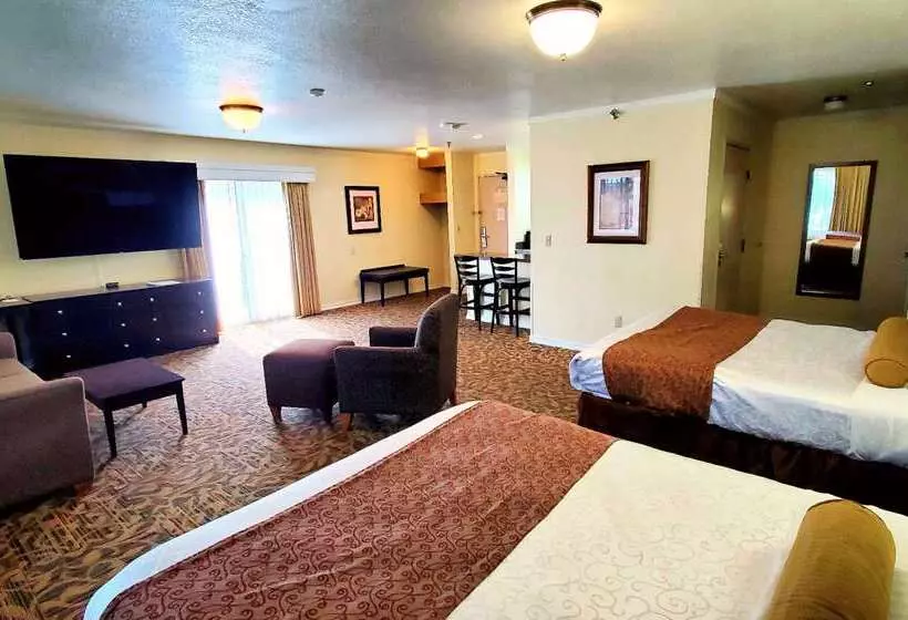 호텔 Best Western Plus Northwoods Inn