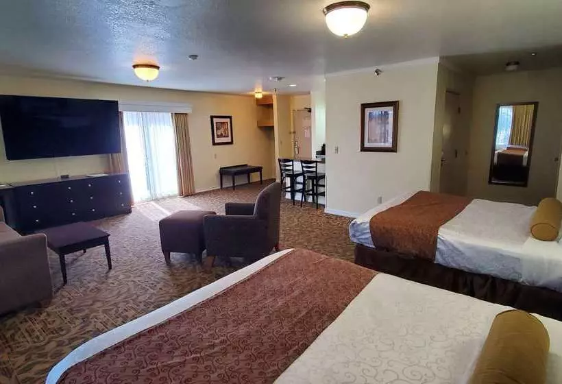 호텔 Best Western Plus Northwoods Inn