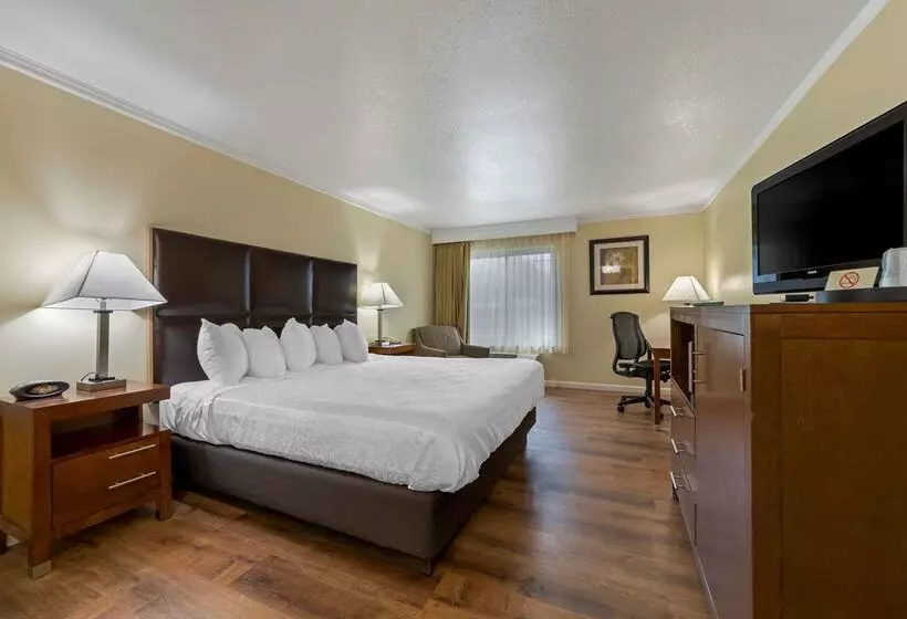 호텔 Best Western Plus Northwoods Inn