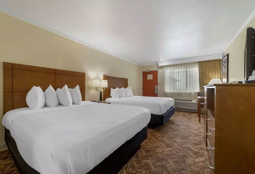 호텔 Best Western Plus Northwoods Inn