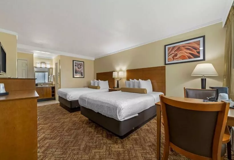 호텔 Best Western Plus Northwoods Inn