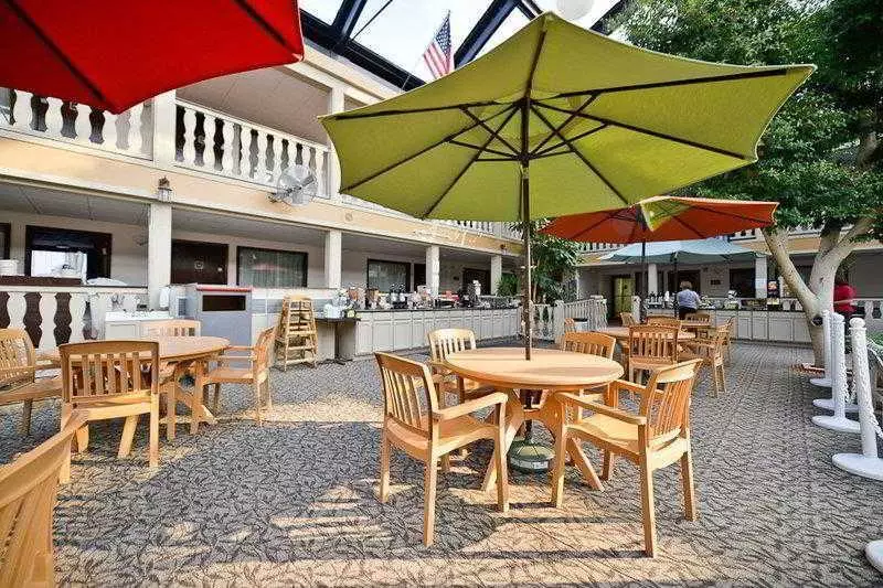 فندق Clarion Inn