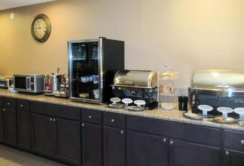 فندق Clarion Inn