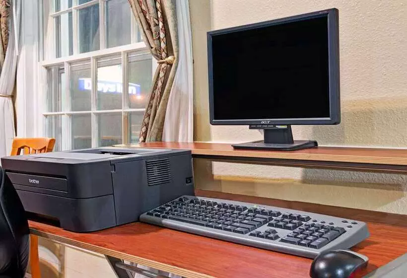 Hotel Days Inn By Wyndham Ku Lawrence