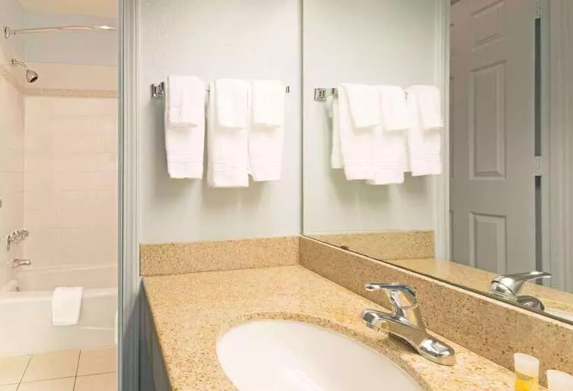 Hotel Days Inn By Wyndham Ku Lawrence