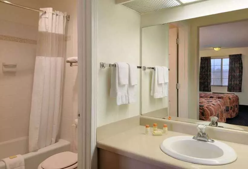 Hotel Days Inn By Wyndham Ku Lawrence