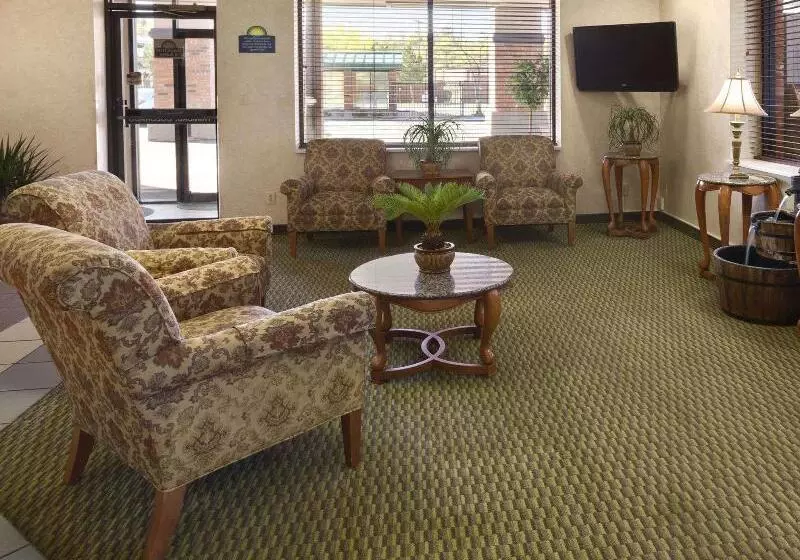 酒店 Days Inn & Suites By Wyndham Trinidad