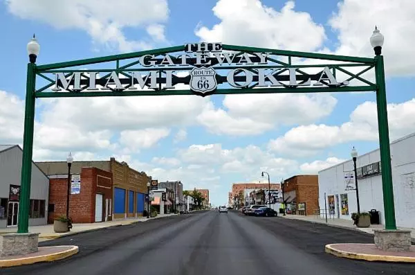 호텔 Deluxe Inn Miami Ok