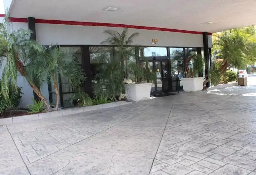 Clarion Hotel Bakersfield North