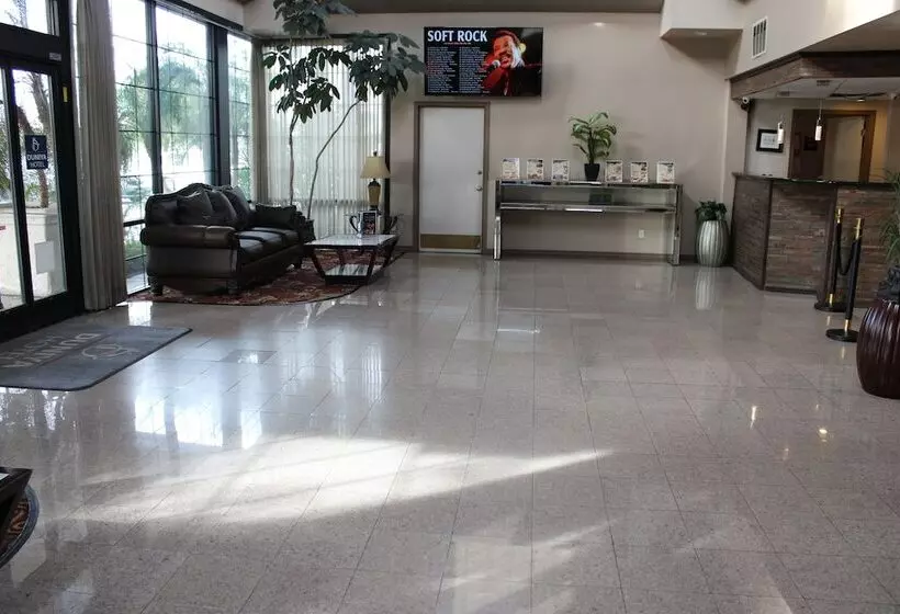 Clarion Hotel Bakersfield North