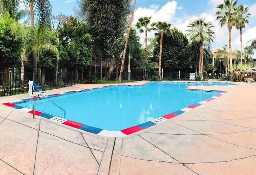 Clarion Hotel Bakersfield North