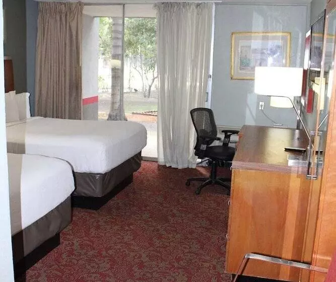 Clarion Hotel Bakersfield North