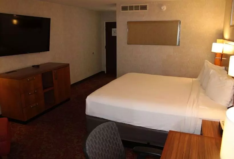 Clarion Hotel Bakersfield North