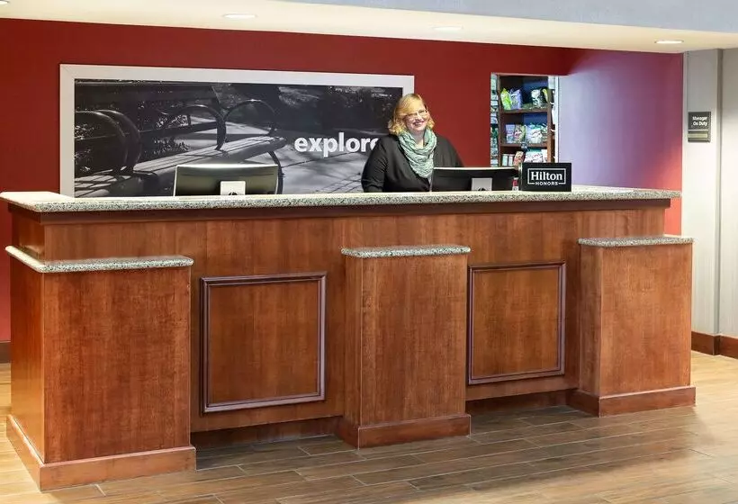 בית מלון כפרי Hampton Inn Dubuque