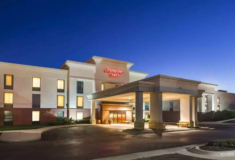 בית מלון כפרי Hampton Inn Dubuque