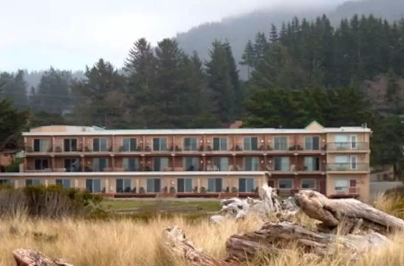 בית מלון כפרי Beachcombers Inn