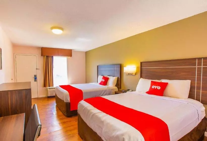 Отель Rodeway Inn & Suites