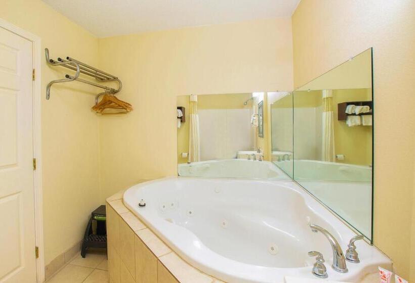 בית מלון כפרי Rodeway Inn & Suites