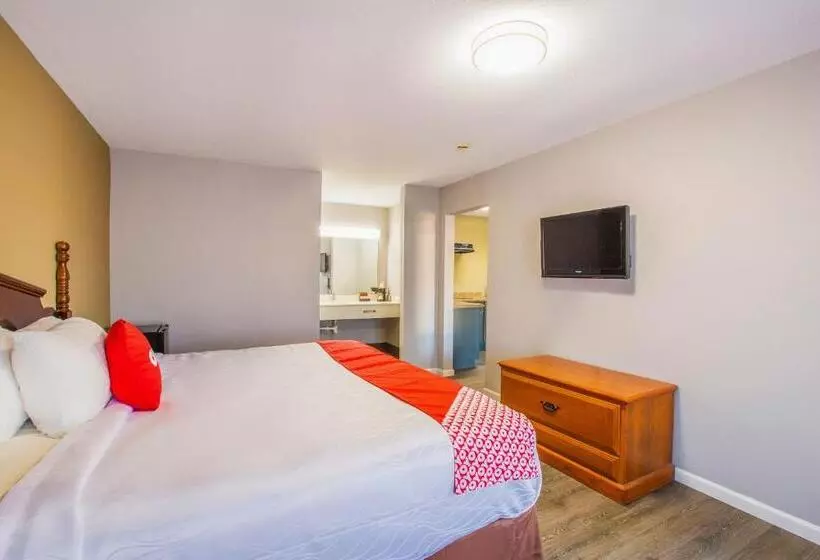 Отель Rodeway Inn & Suites