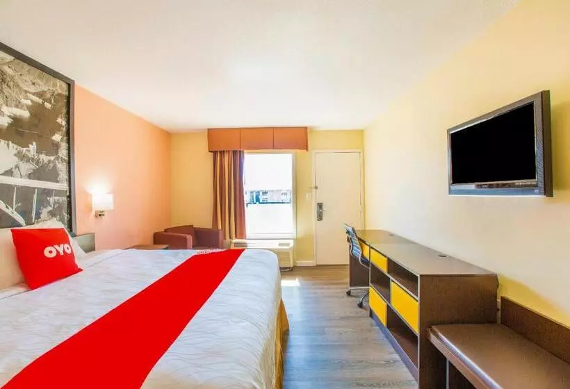 Отель Rodeway Inn & Suites