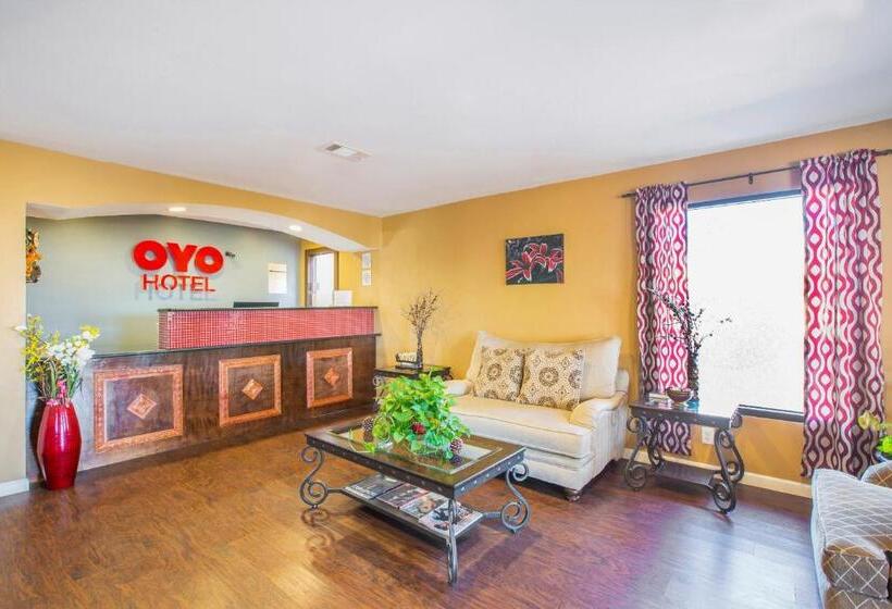 בית מלון כפרי Rodeway Inn & Suites