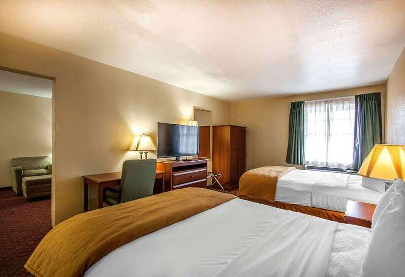 בית מלון כפרי Quality Inn & Suites