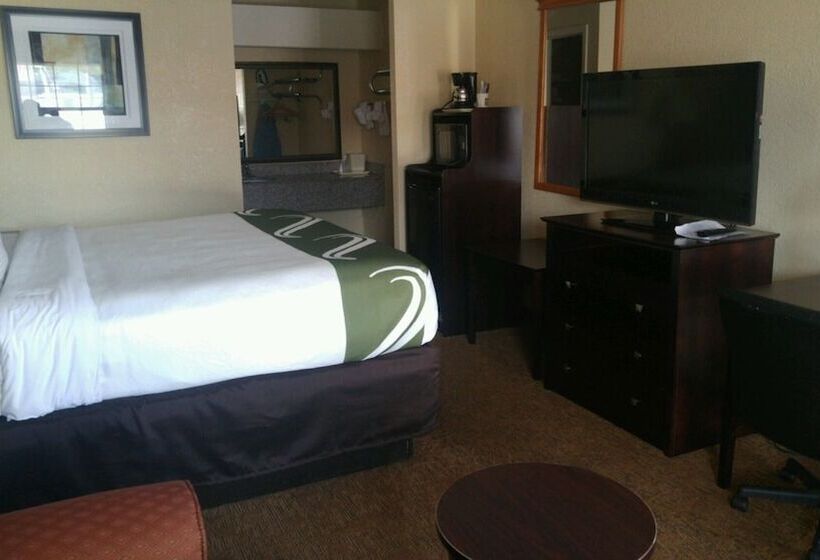 בית מלון כפרי Quality Inn & Suites