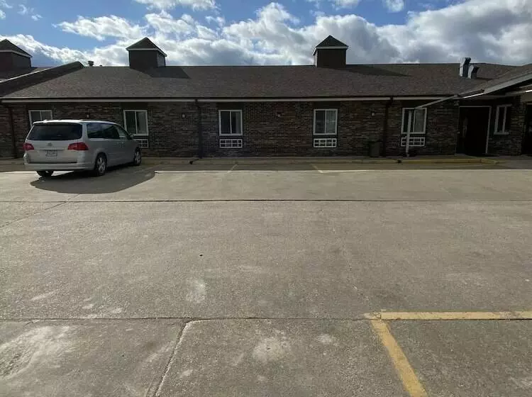 Отель Relax Inn And Suites