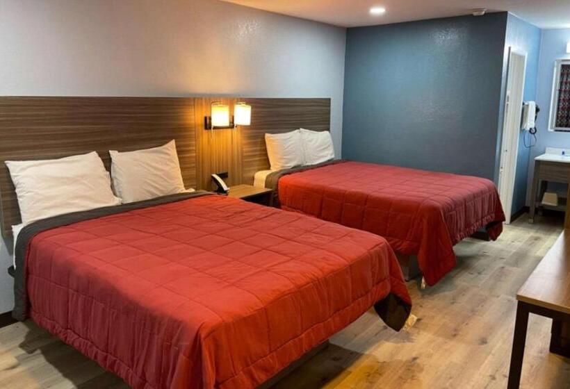 בית מלון כפרי Rodeway Inn & Suites