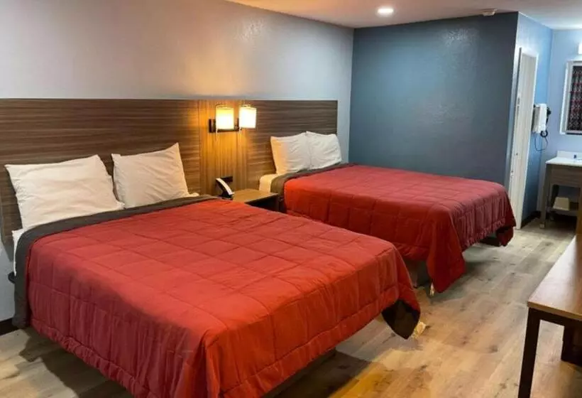 Отель Rodeway Inn & Suites