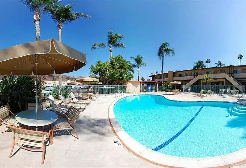 Szálloda Super 8 Oceanside Marty's Valley Inn