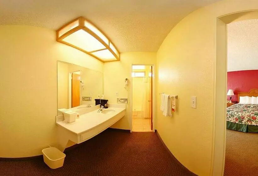 Szálloda Super 8 Oceanside Marty's Valley Inn