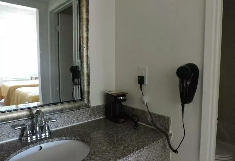 فندق Travelodge By Wyndham Artesia