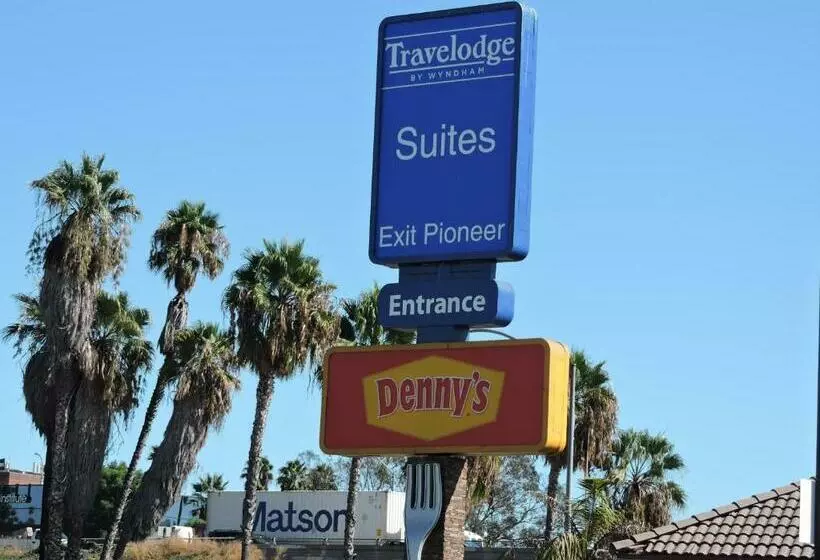 فندق Travelodge By Wyndham Artesia