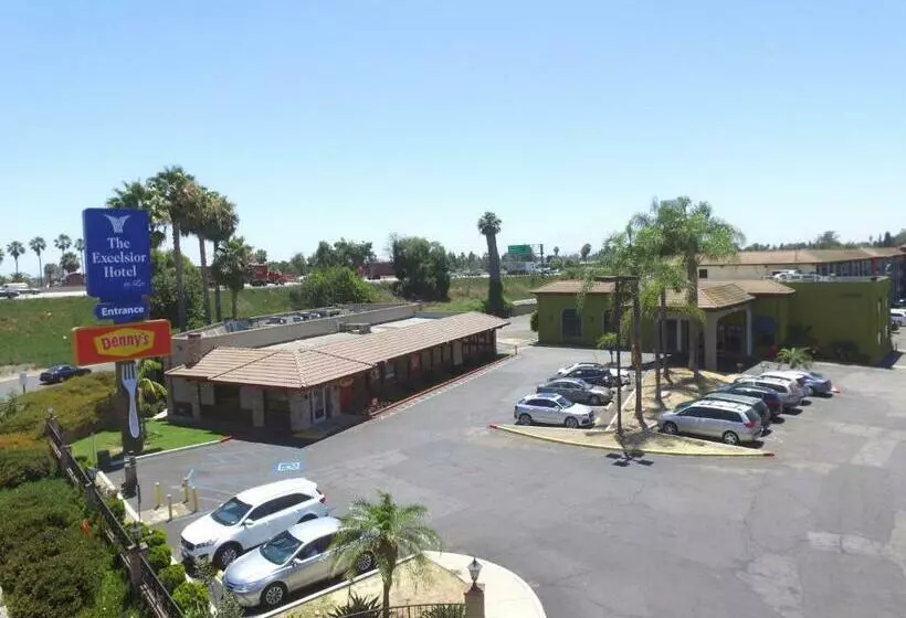 فندق Travelodge By Wyndham Artesia