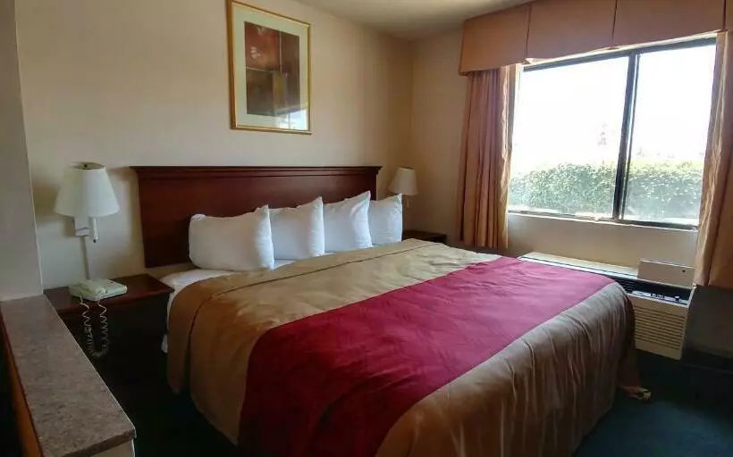 فندق Travelodge By Wyndham Artesia