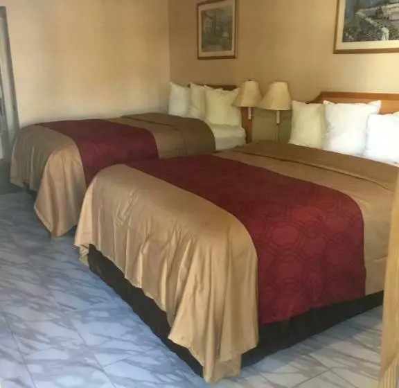 فندق Travelodge By Wyndham Artesia