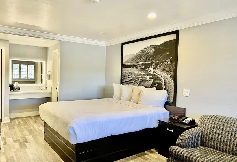 ホテル Aura Inn Monterey